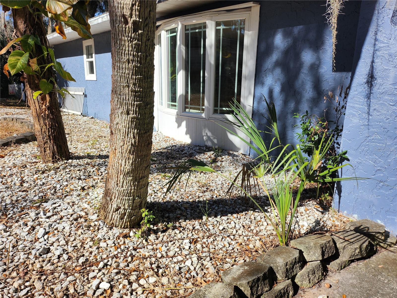 Image 4 of 84 For 25 Emerald Drive