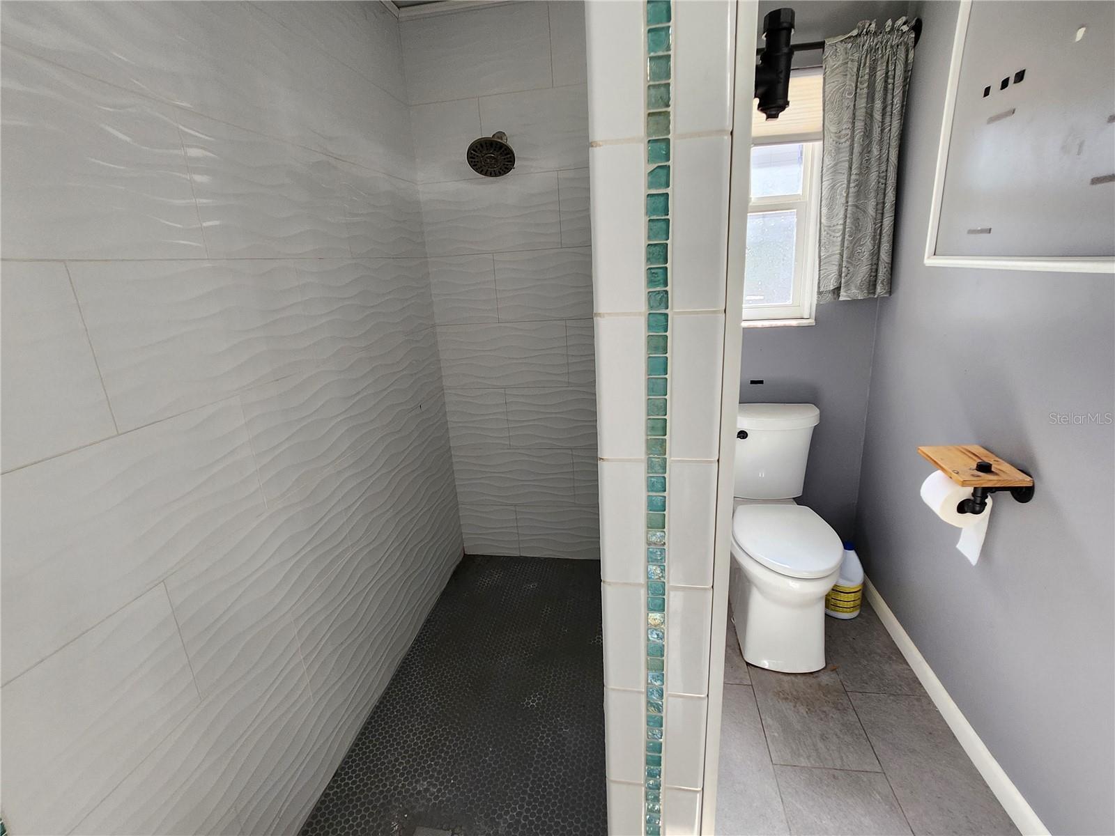 Image 40 of 84 For 25 Emerald Drive