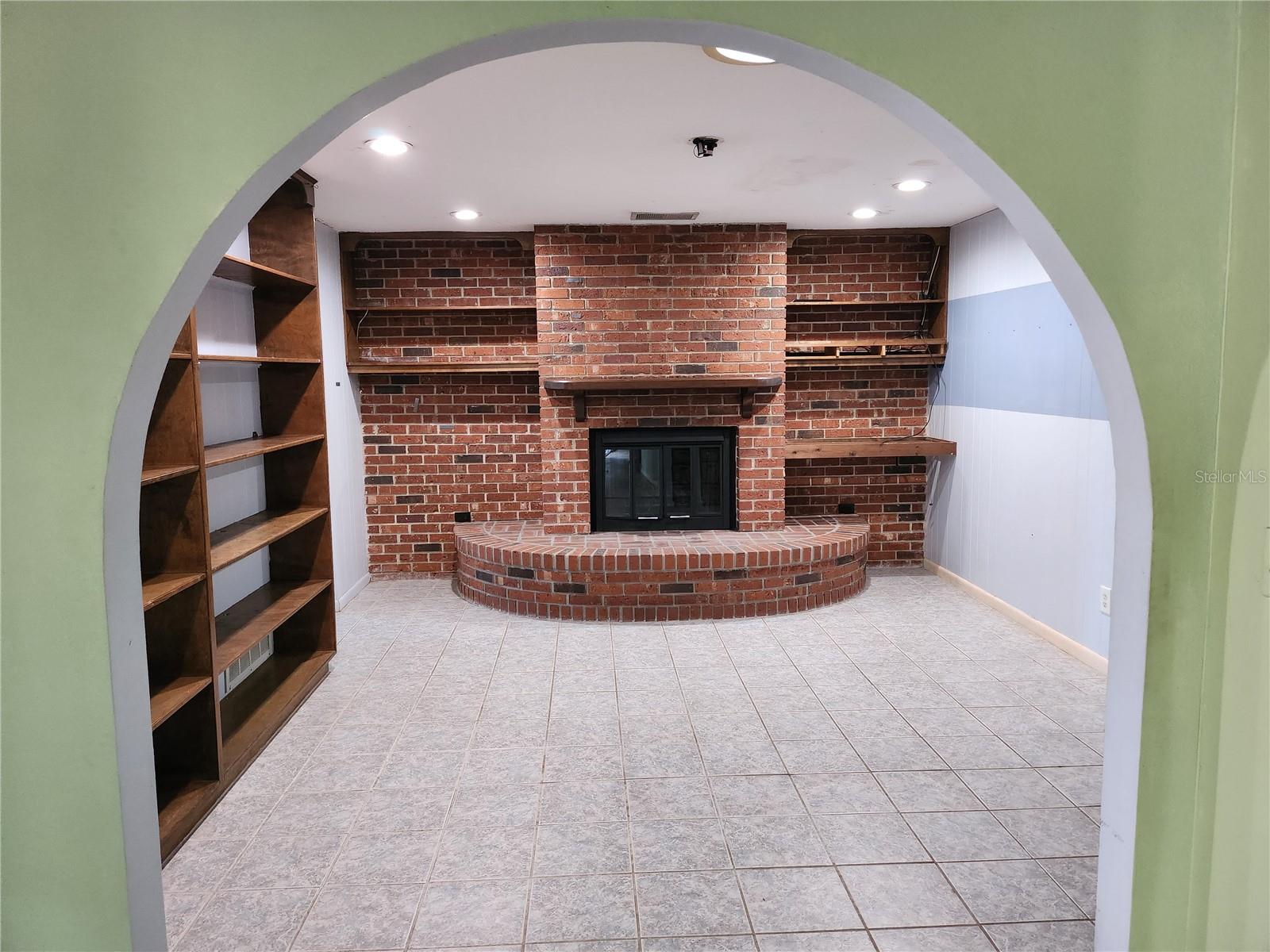 Image 41 of 84 For 25 Emerald Drive