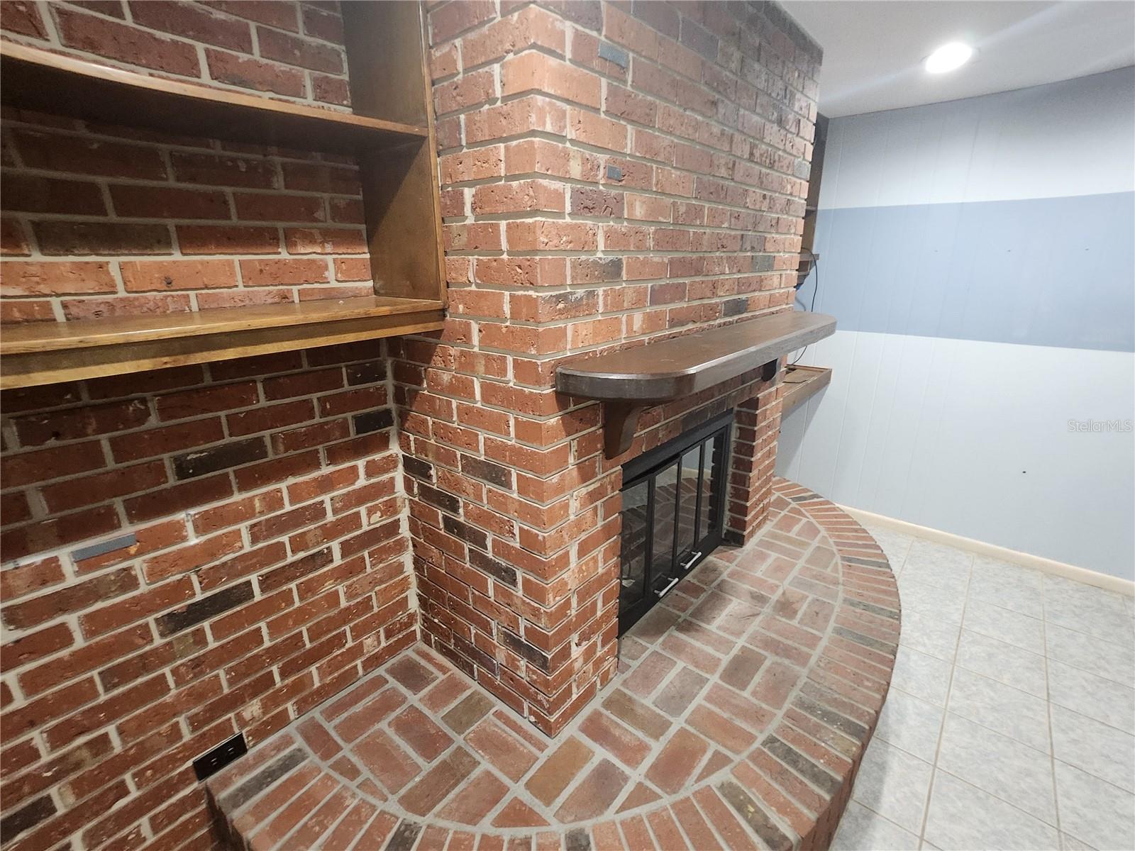 Image 43 of 84 For 25 Emerald Drive