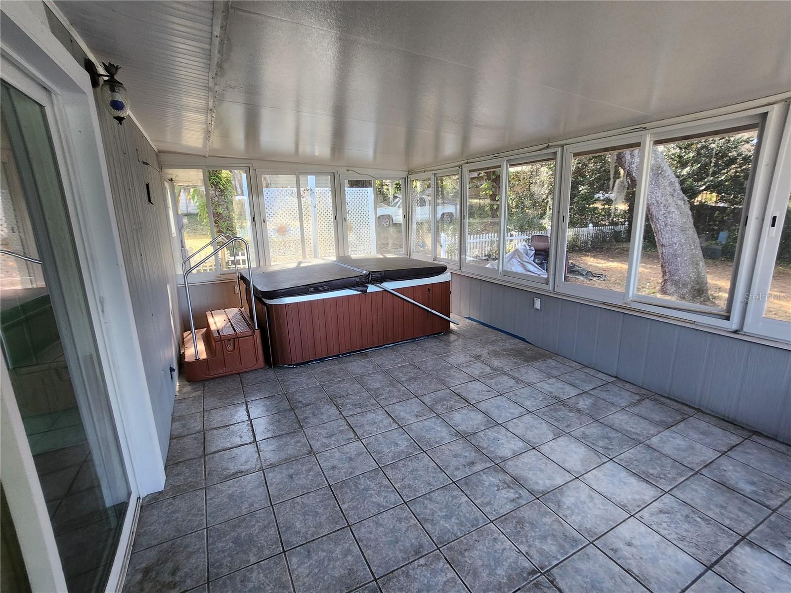 Image 46 of 84 For 25 Emerald Drive