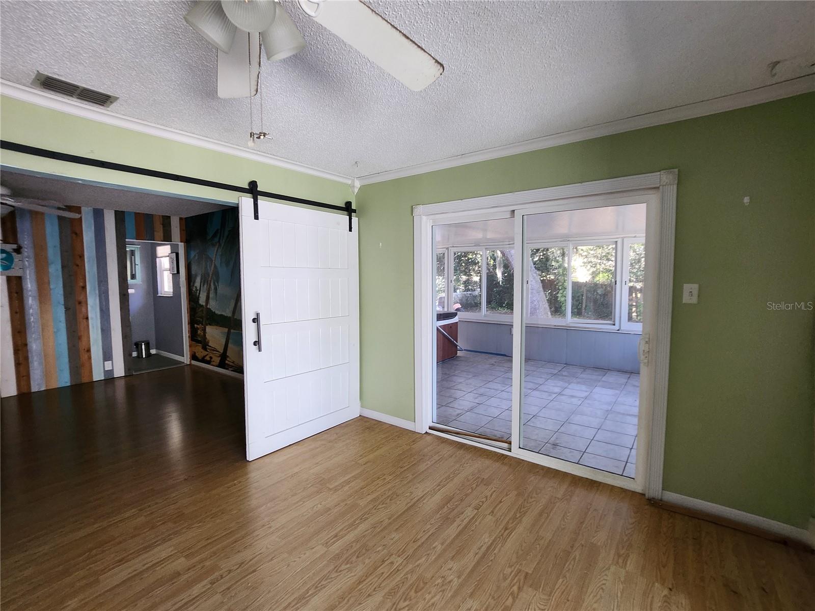 Image 6 of 84 For 25 Emerald Drive