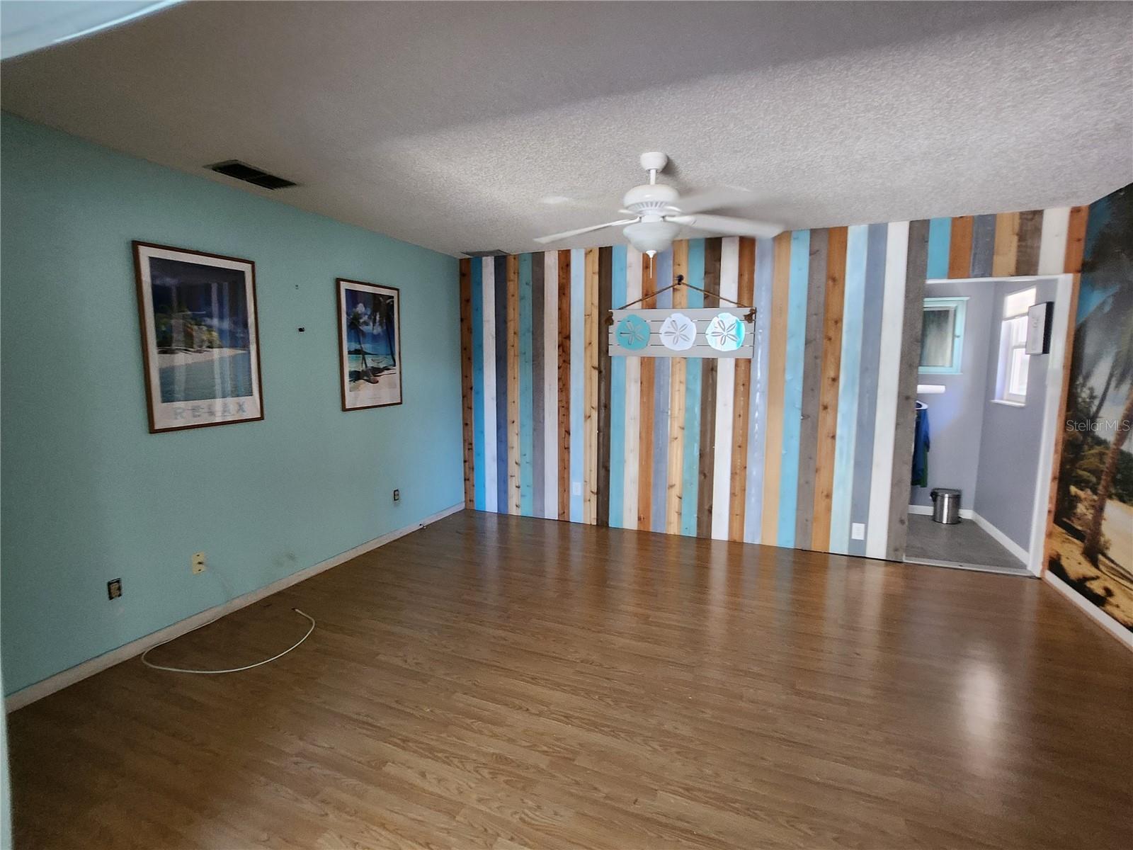 Image 7 of 84 For 25 Emerald Drive