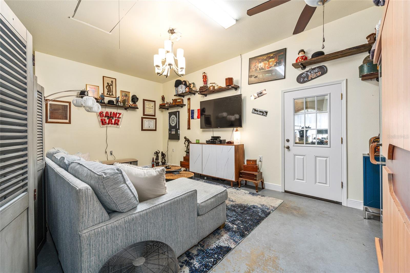 Image 42 of 63 For 9389 14th Avenue