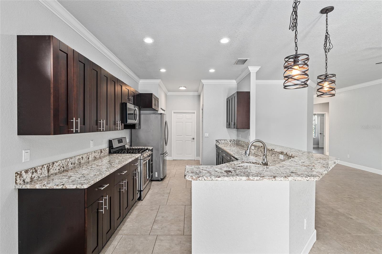 Image 16 of 24 For 4765 25th Loop