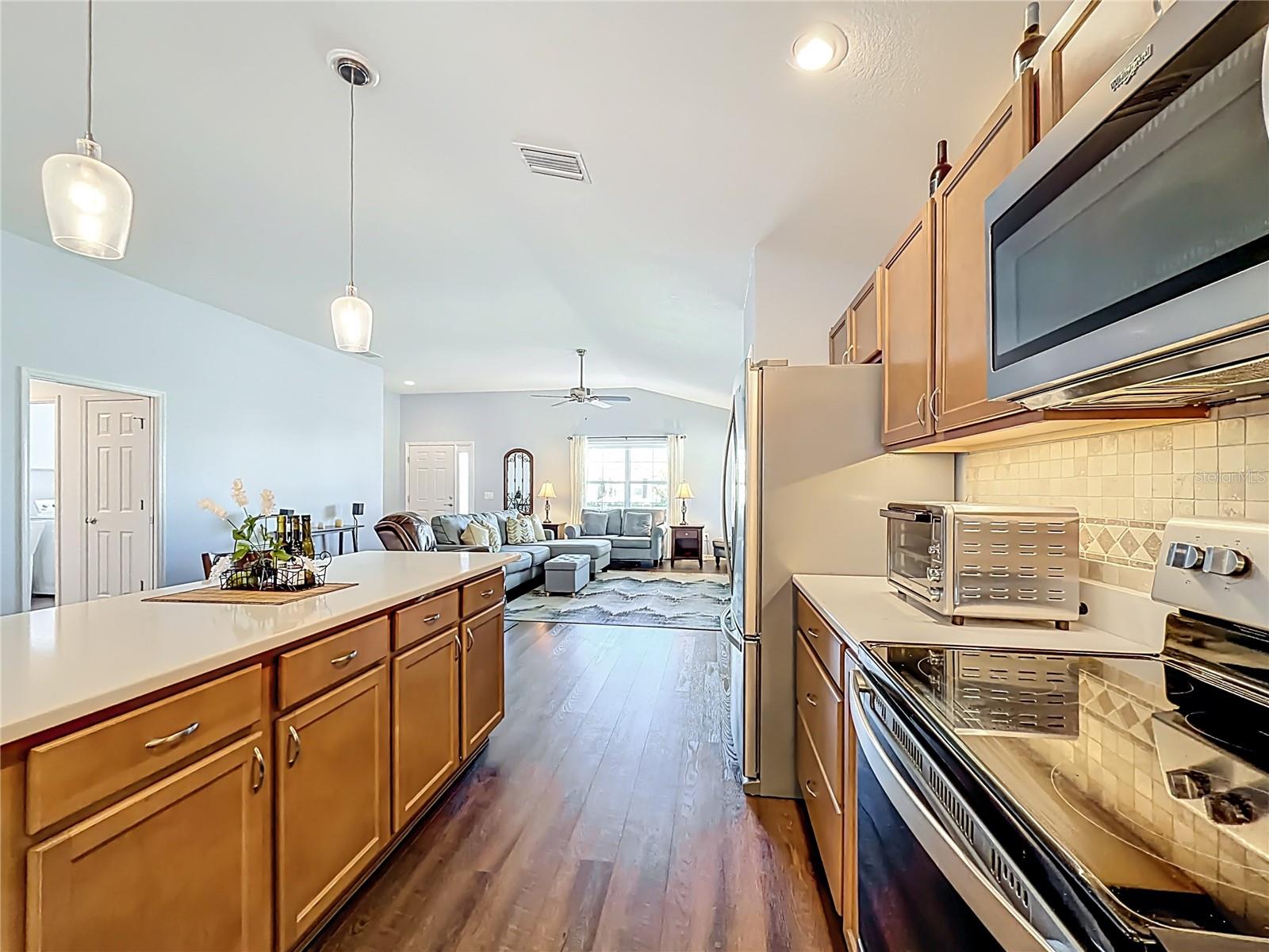 Image 14 of 37 For 3435 Inverary Avenue W