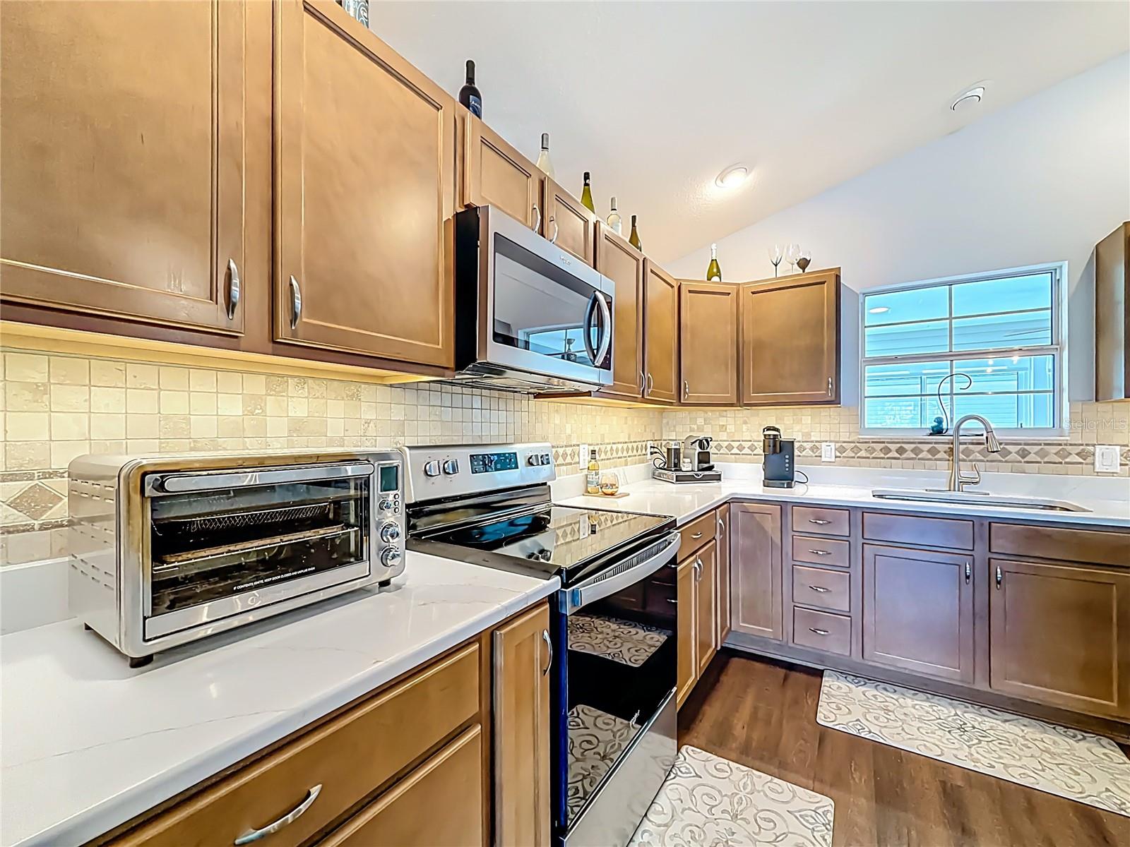 Image 16 of 37 For 3435 Inverary Avenue W