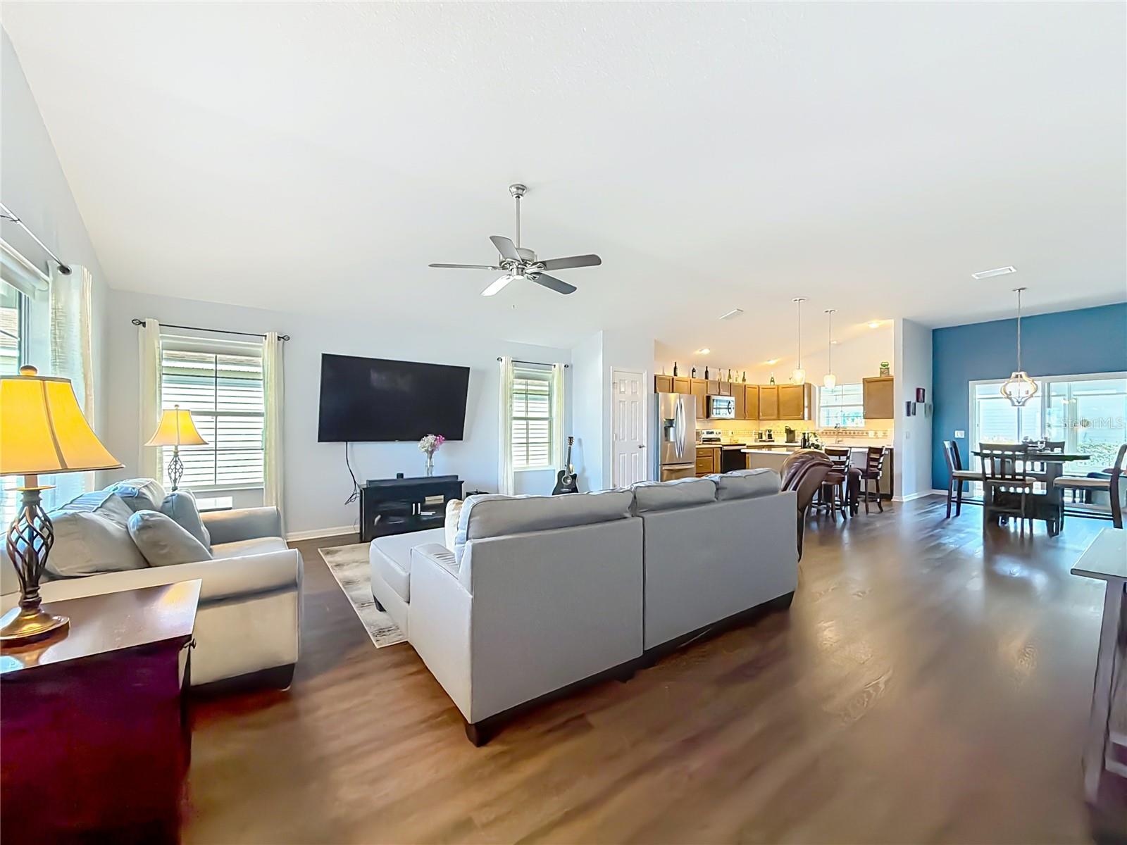 Image 5 of 37 For 3435 Inverary Avenue W