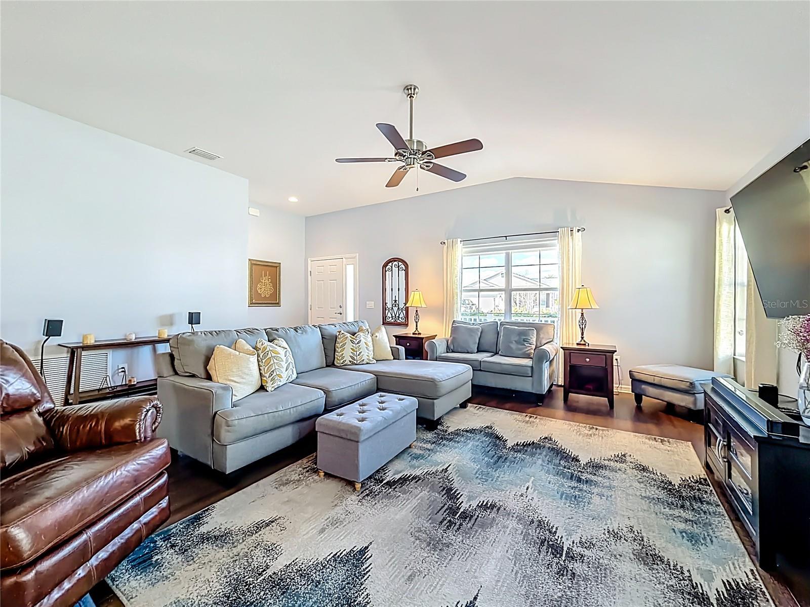 Image 8 of 37 For 3435 Inverary Avenue W