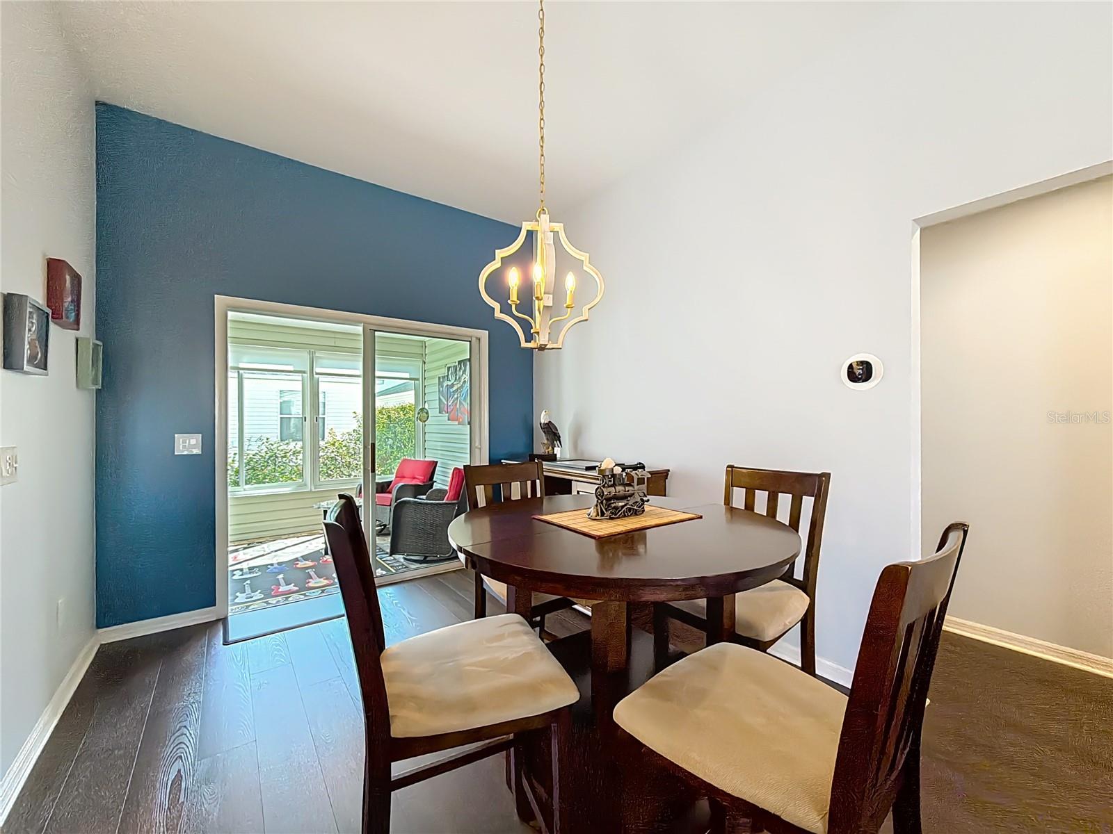 Image 9 of 37 For 3435 Inverary Avenue W