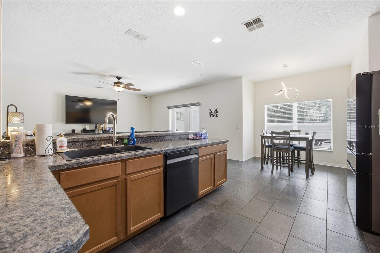 Image 12 of 41 For 4913 122nd Avenue