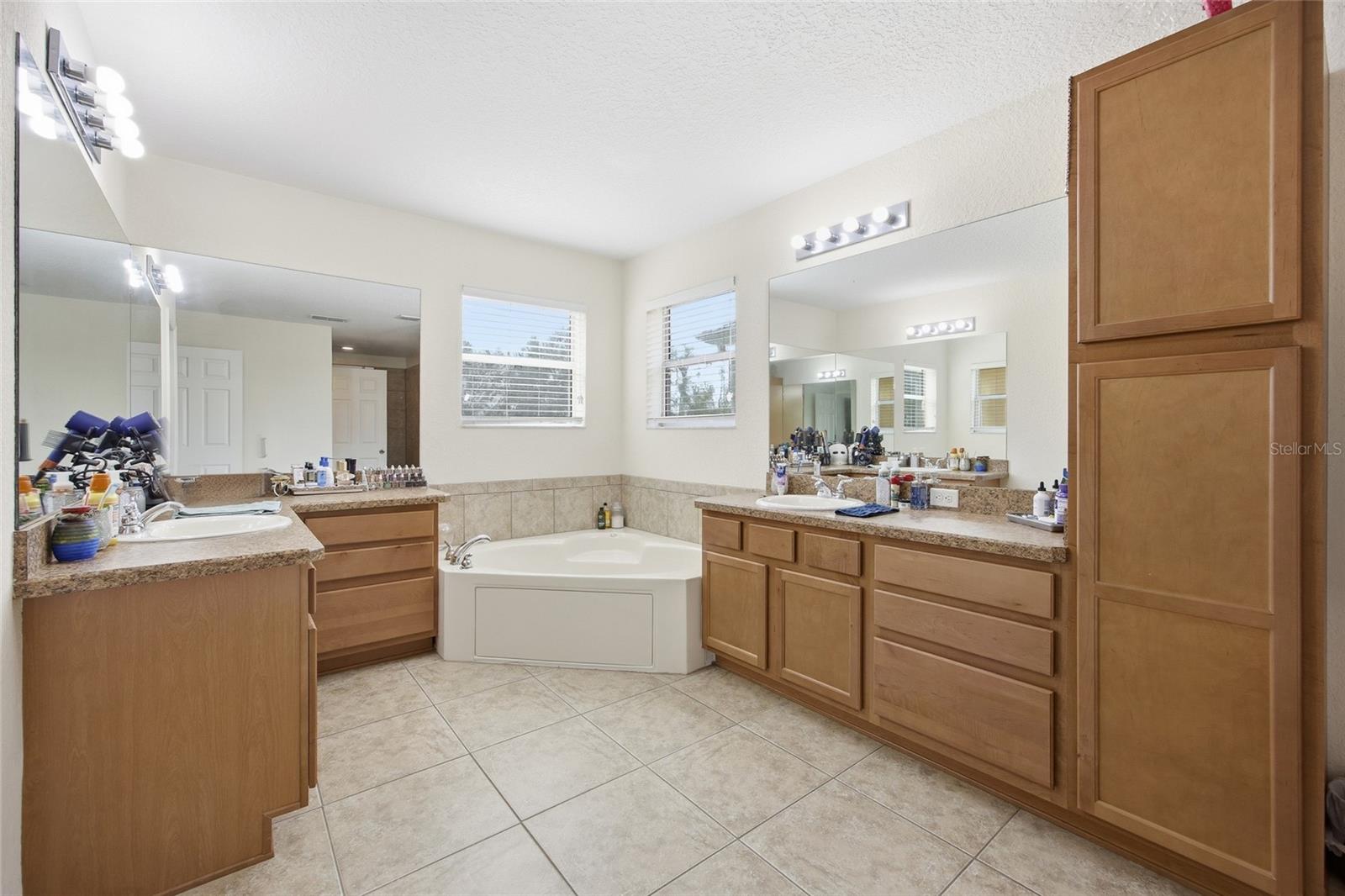 Image 25 of 41 For 4913 122nd Avenue