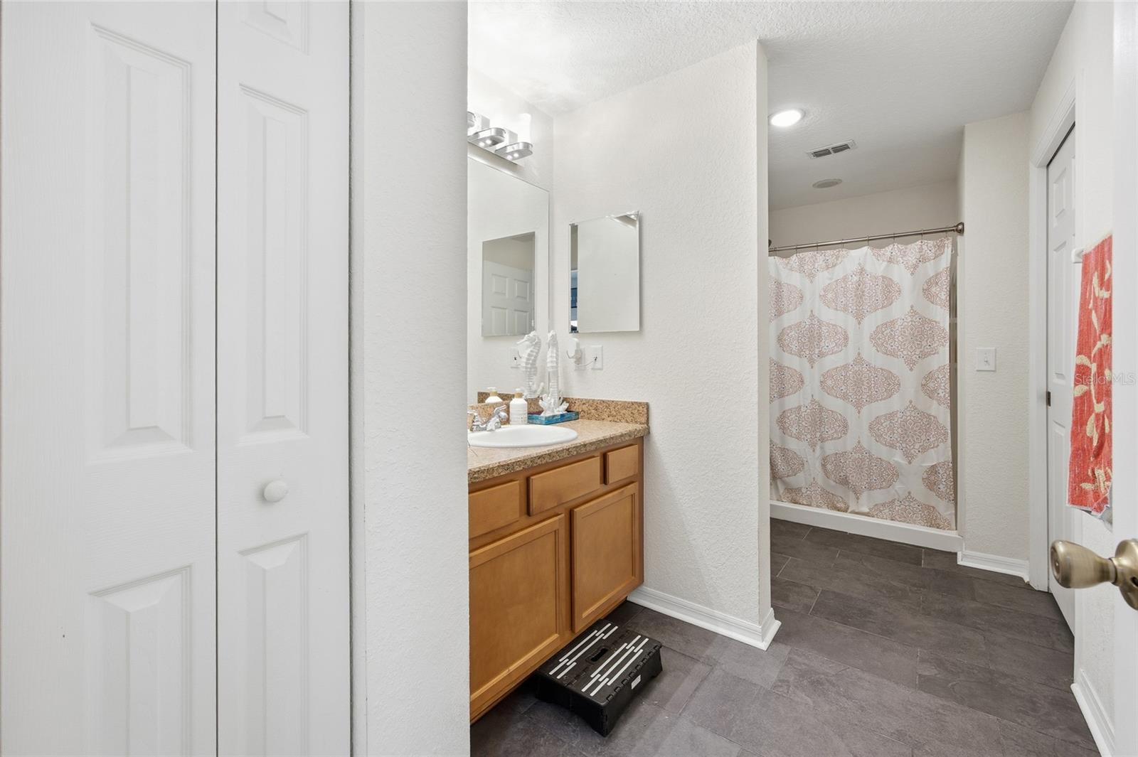 Image 5 of 41 For 4913 122nd Avenue