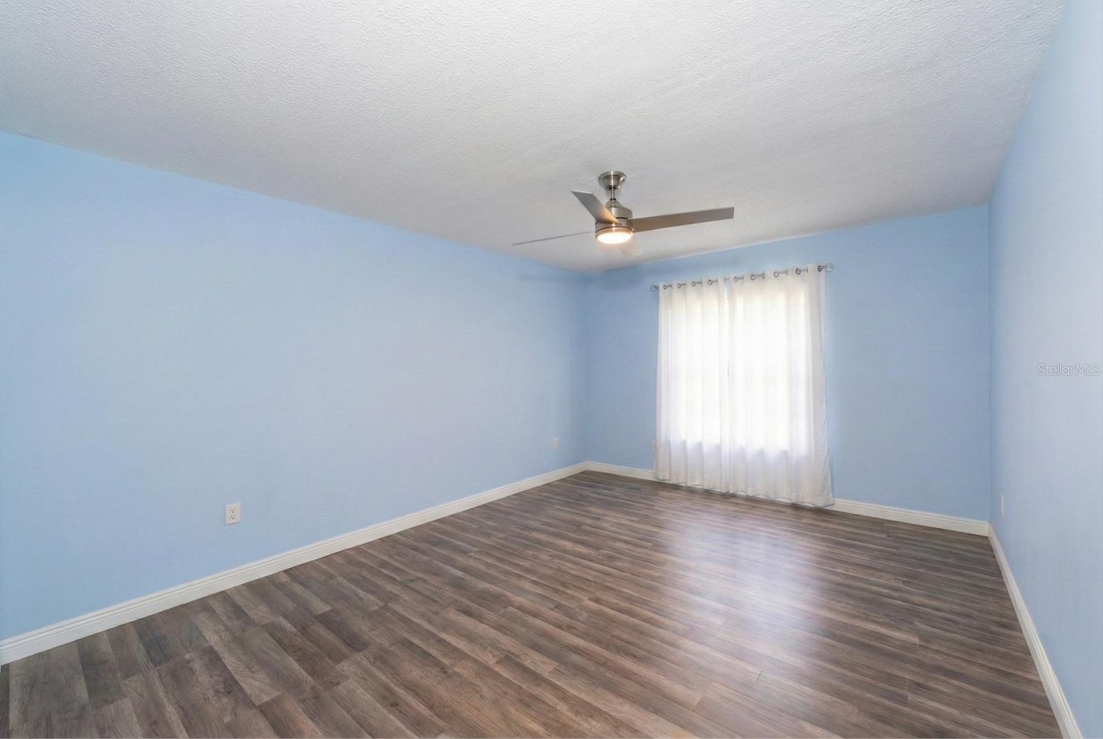 Image 6 of 27 For 2433 7th Street 2