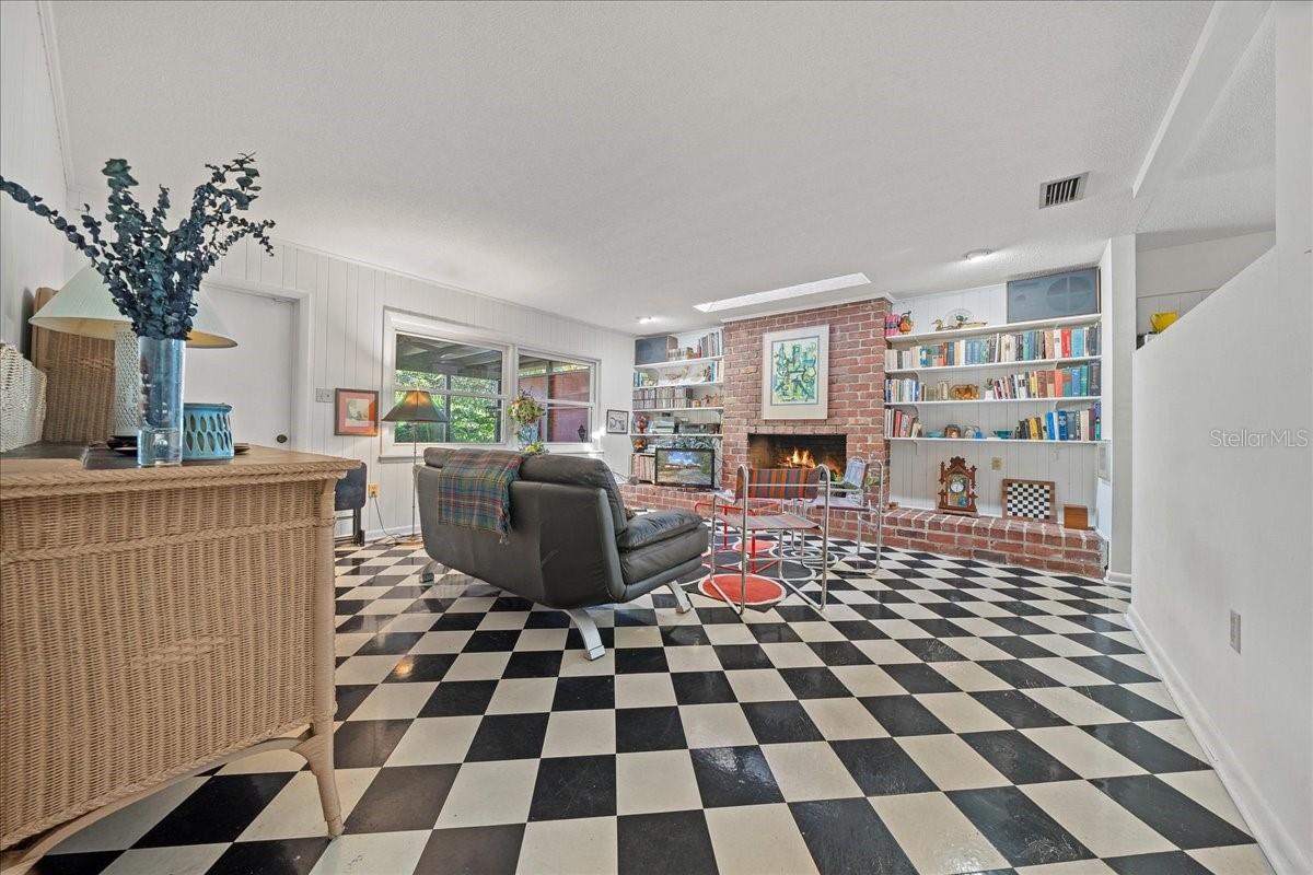 Image 19 of 59 For 2147 7th Street