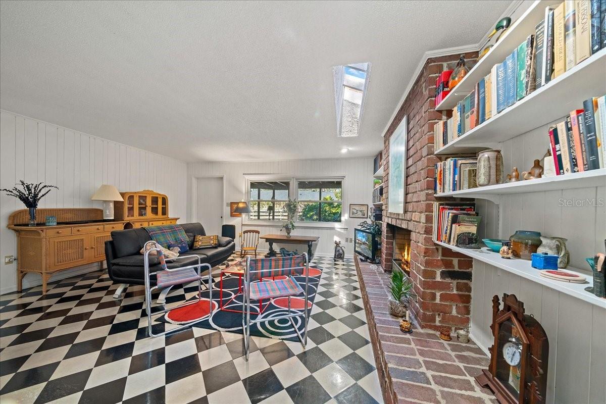 Image 20 of 59 For 2147 7th Street