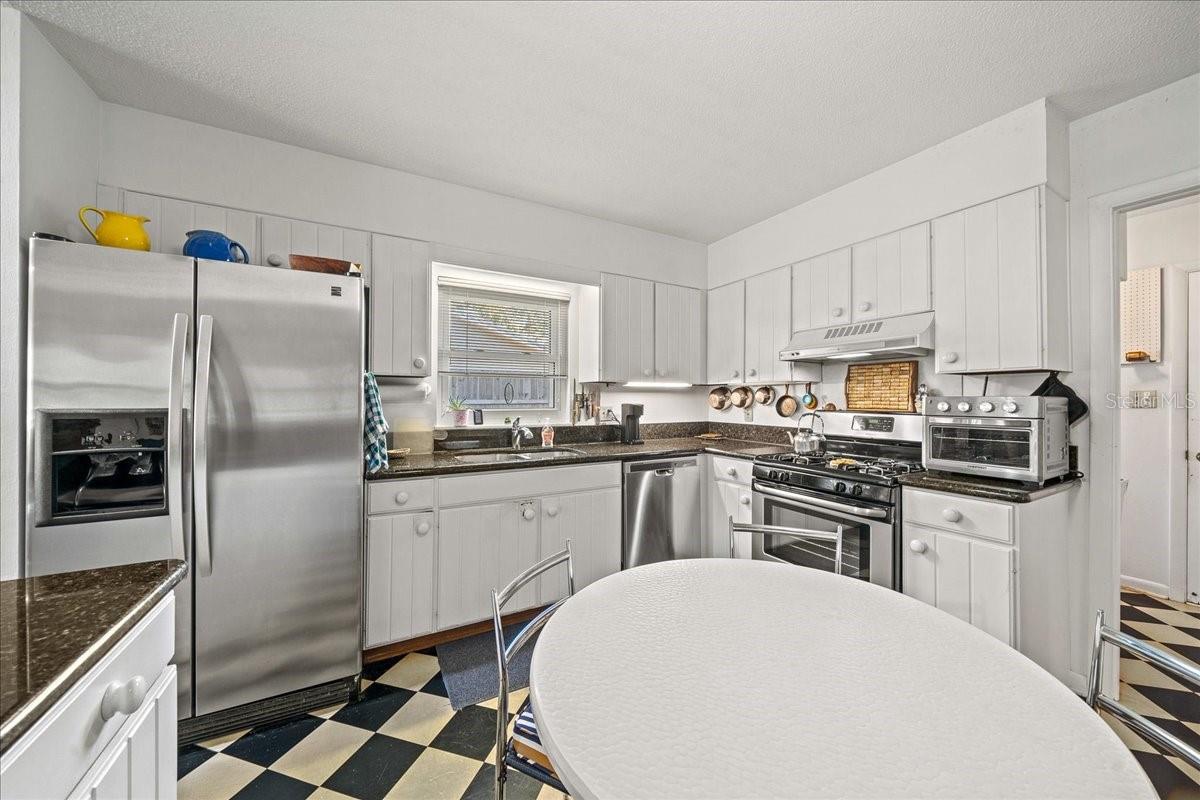 Image 21 of 59 For 2147 7th Street