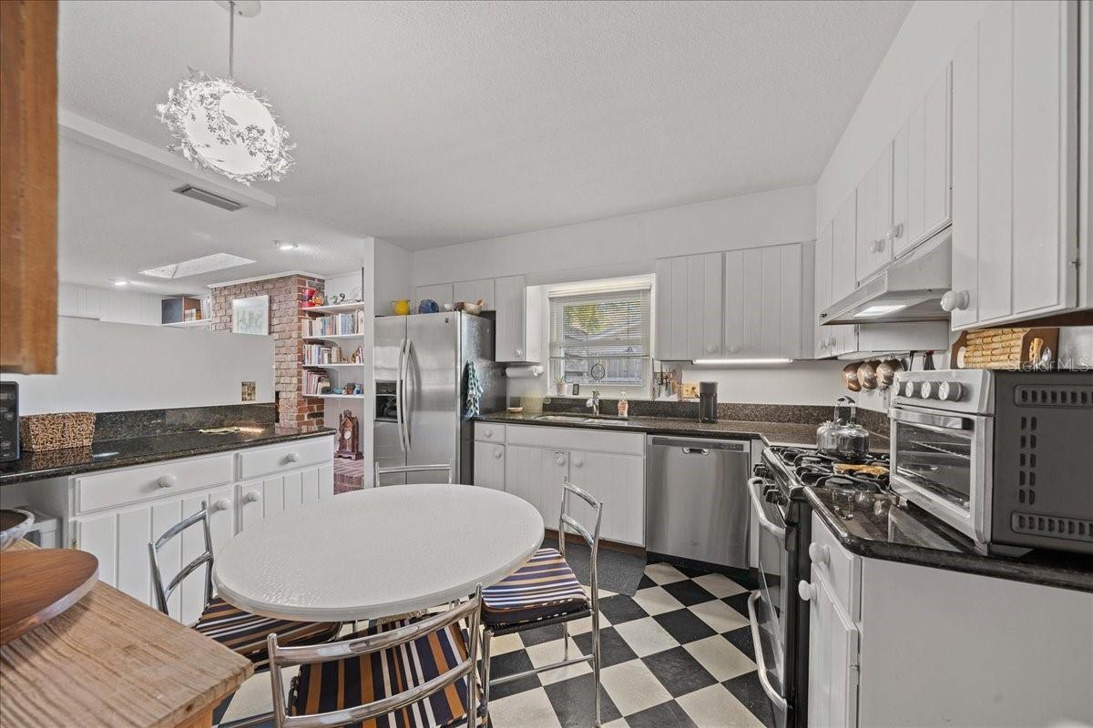 Image 23 of 59 For 2147 7th Street