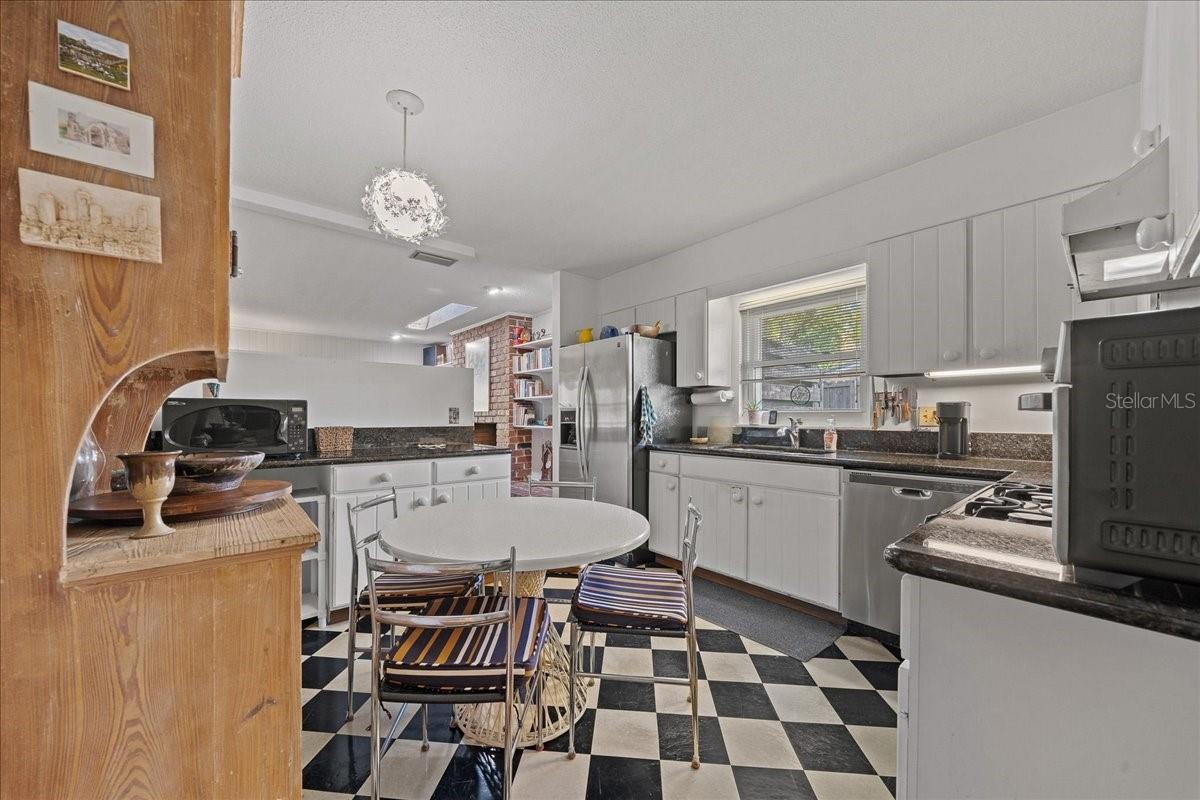 Image 24 of 59 For 2147 7th Street