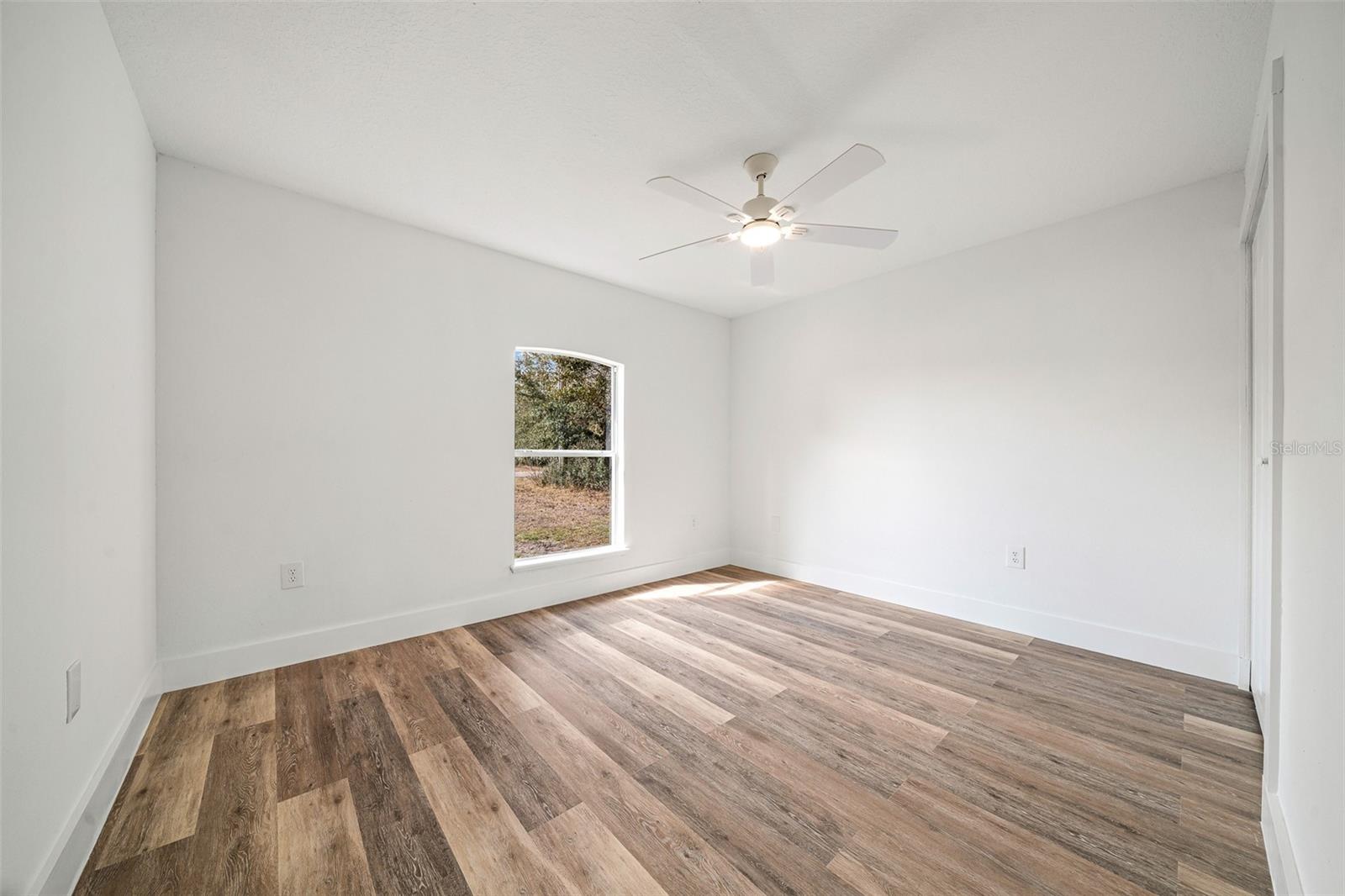 Image 33 of 51 For 497 Marion Oaks Lane