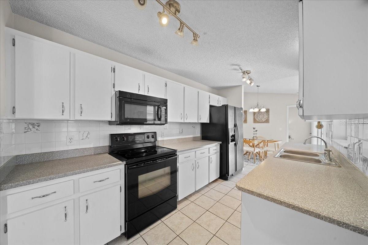 Image 14 of 58 For 8594 61st Court