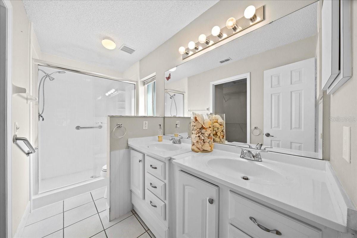 Image 28 of 58 For 8594 61st Court