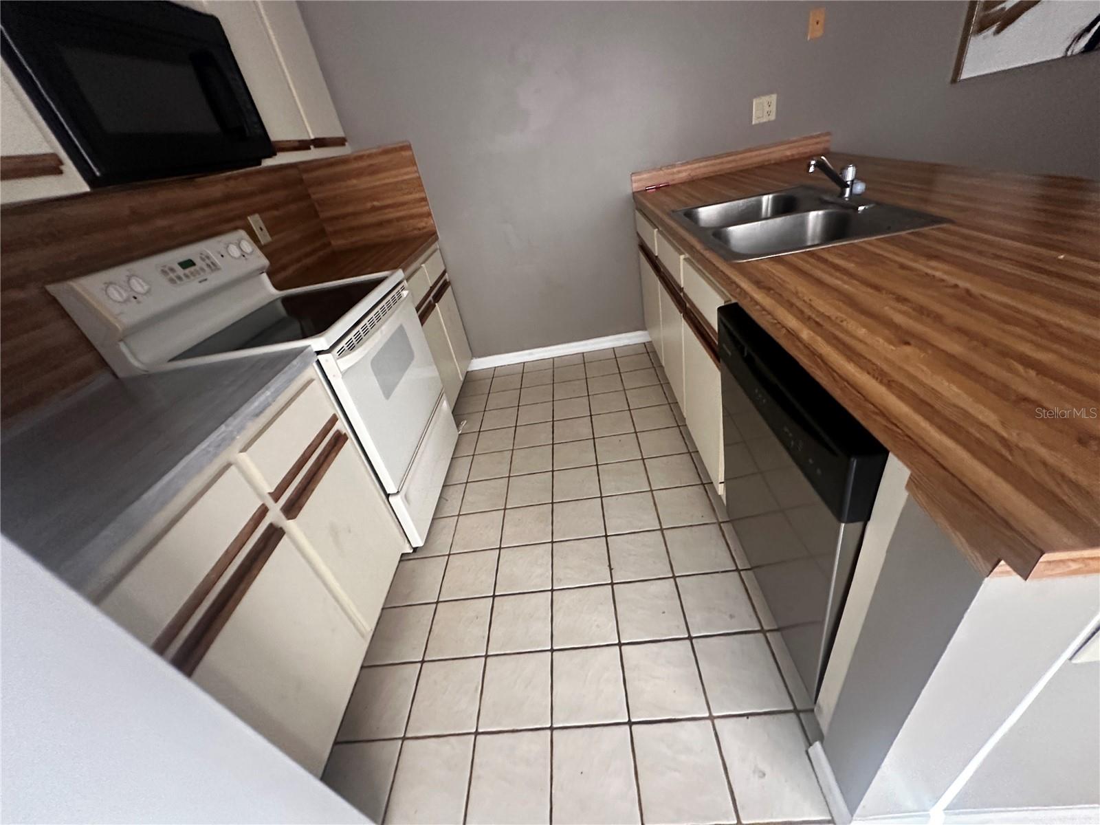 Image 5 of 7 For 2936 Tangerine Court 2936