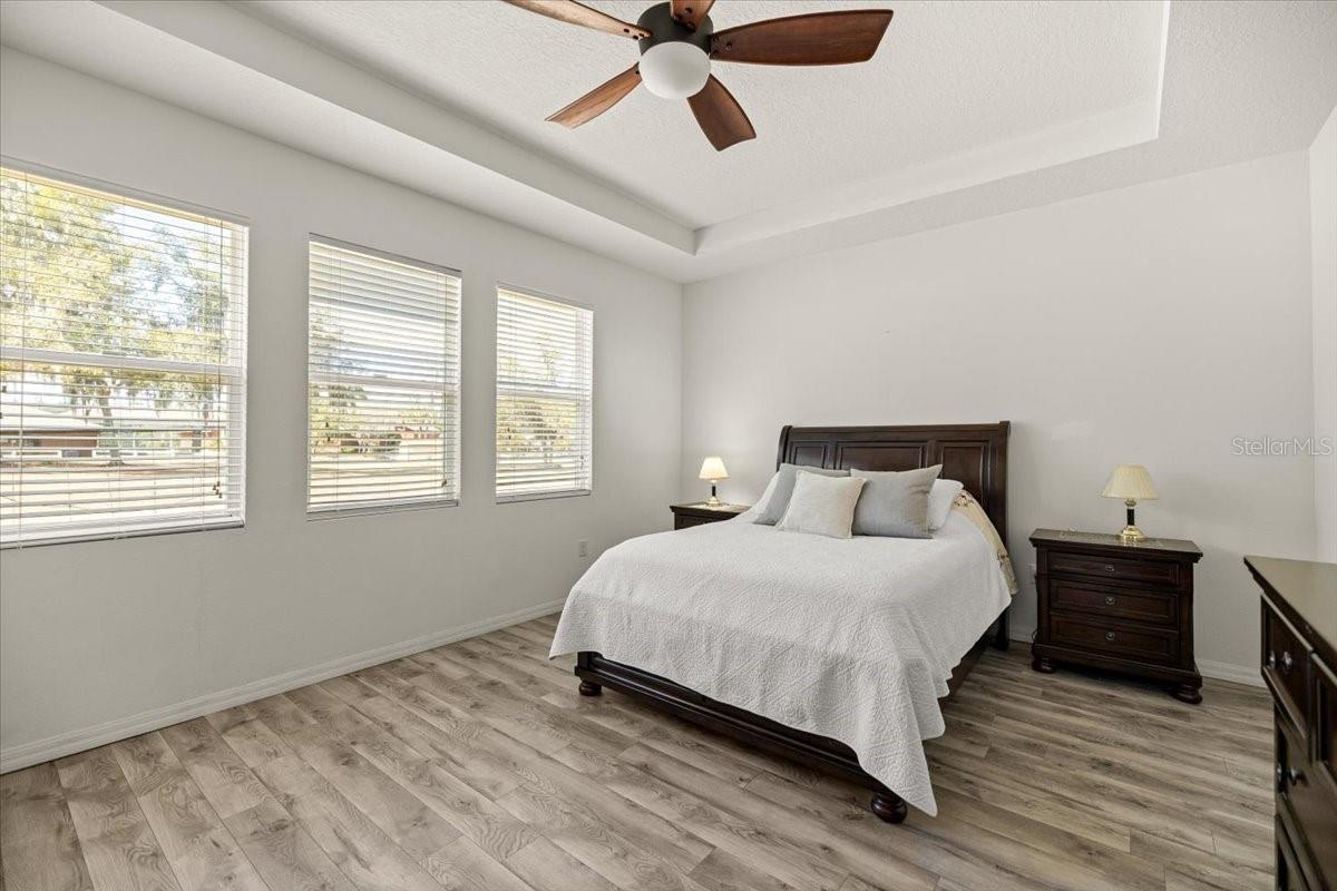 Image 11 of 33 For 5608 50th Court