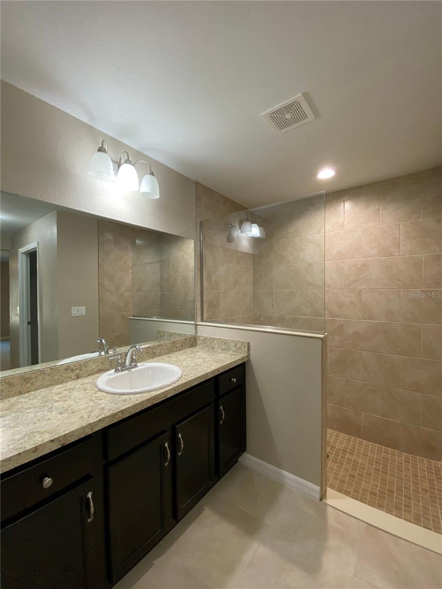 Image 19 of 29 For 5860 197th Terrace