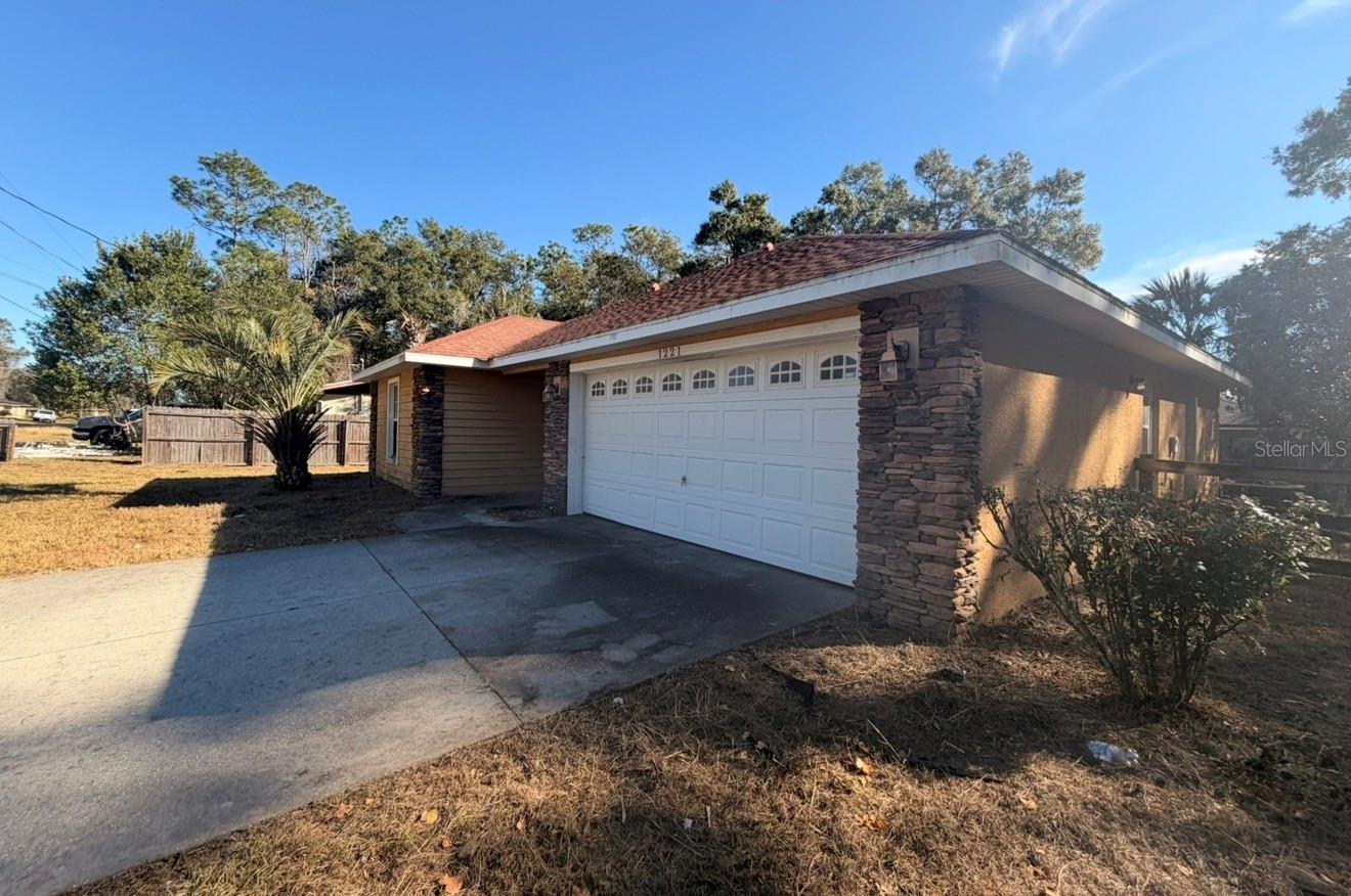 Image 10 of 11 For 1221 Poe Street