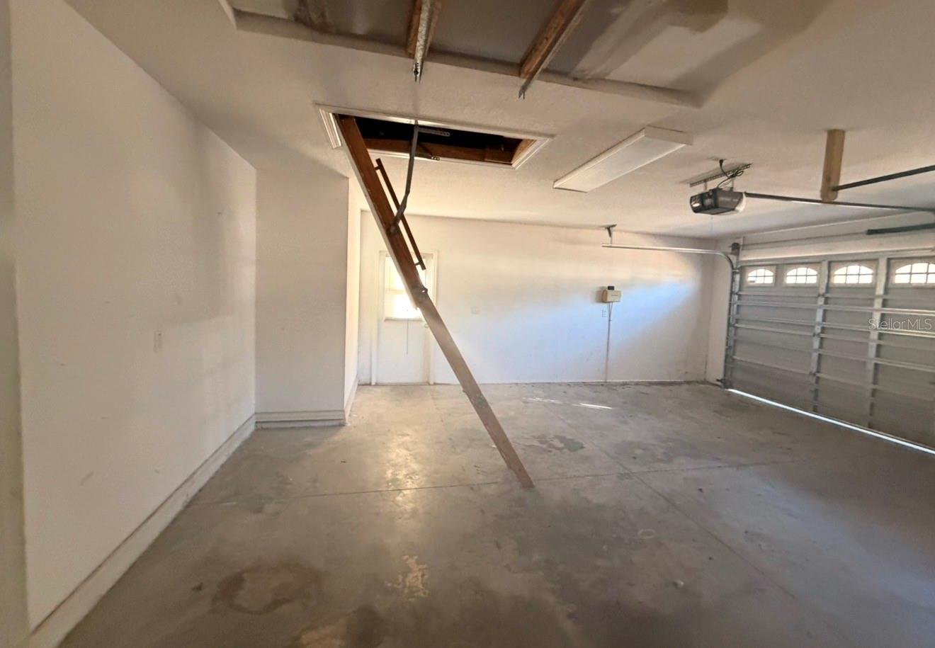 Image 7 of 11 For 1221 Poe Street