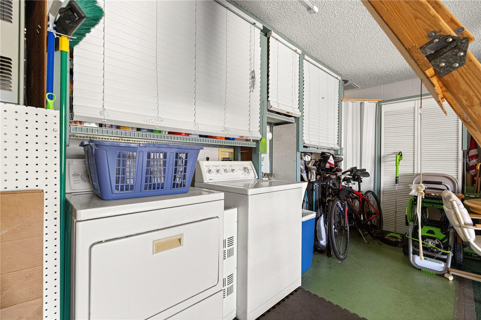 Image 38 of 58 For 9746 96th Street