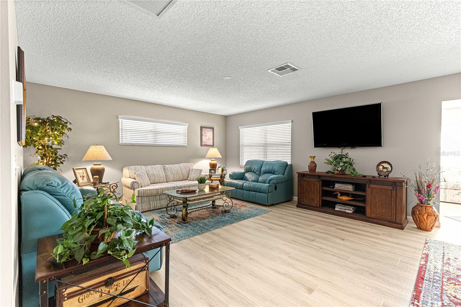 Image 7 of 58 For 9746 96th Street