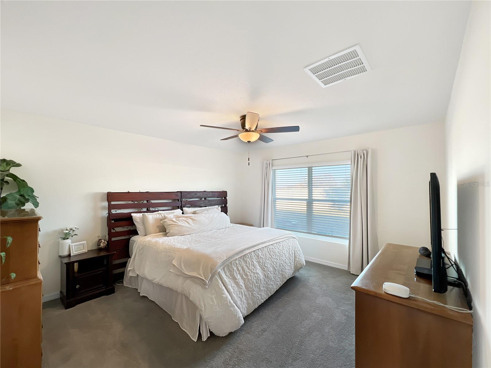 Image 12 of 41 For 5563 43rd Court