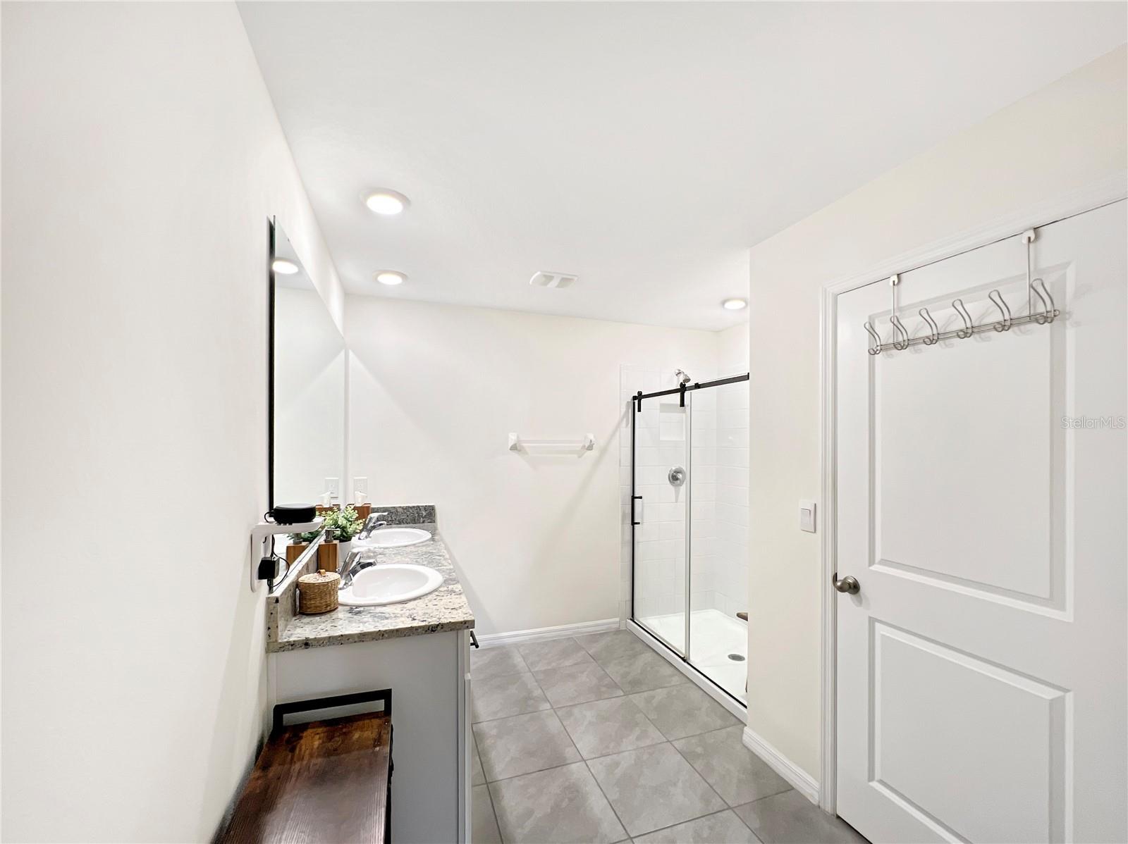 Image 14 of 41 For 5563 43rd Court