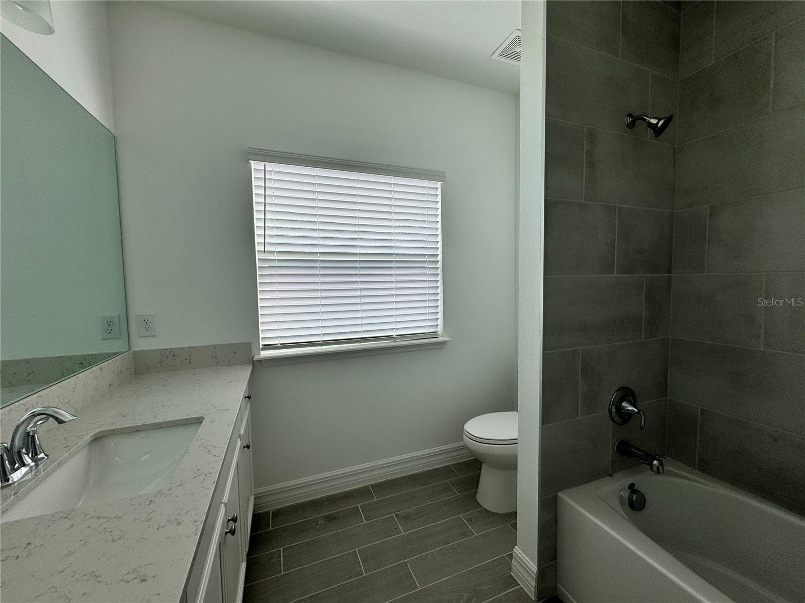 Listing photo id 14 for 1308 43rd Road