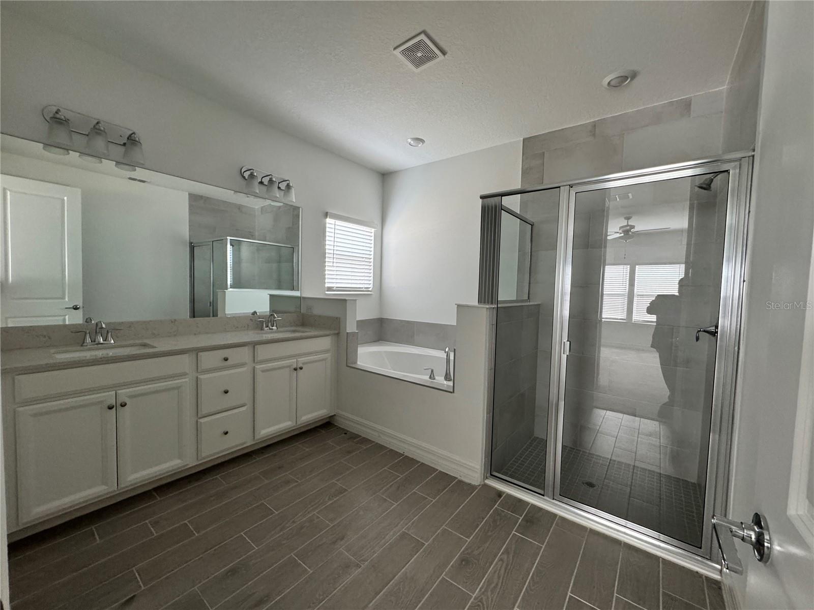 Listing photo id 17 for 1308 43rd Road