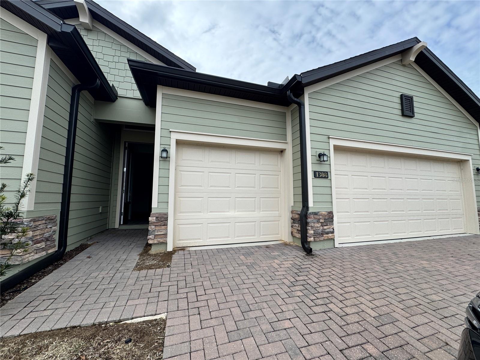 Listing photo id 0 for 1308 43rd Road