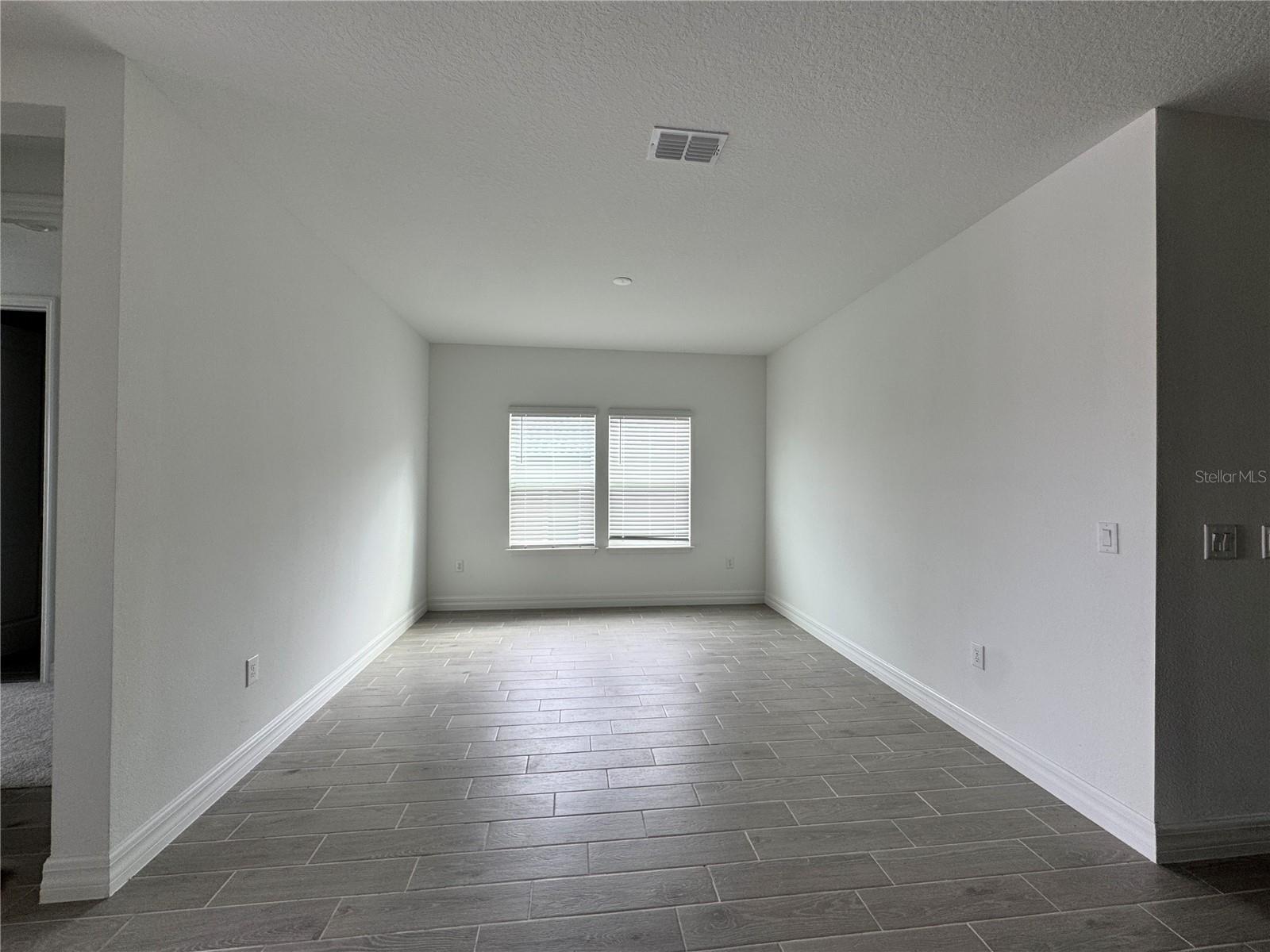 Listing photo id 4 for 1308 43rd Road