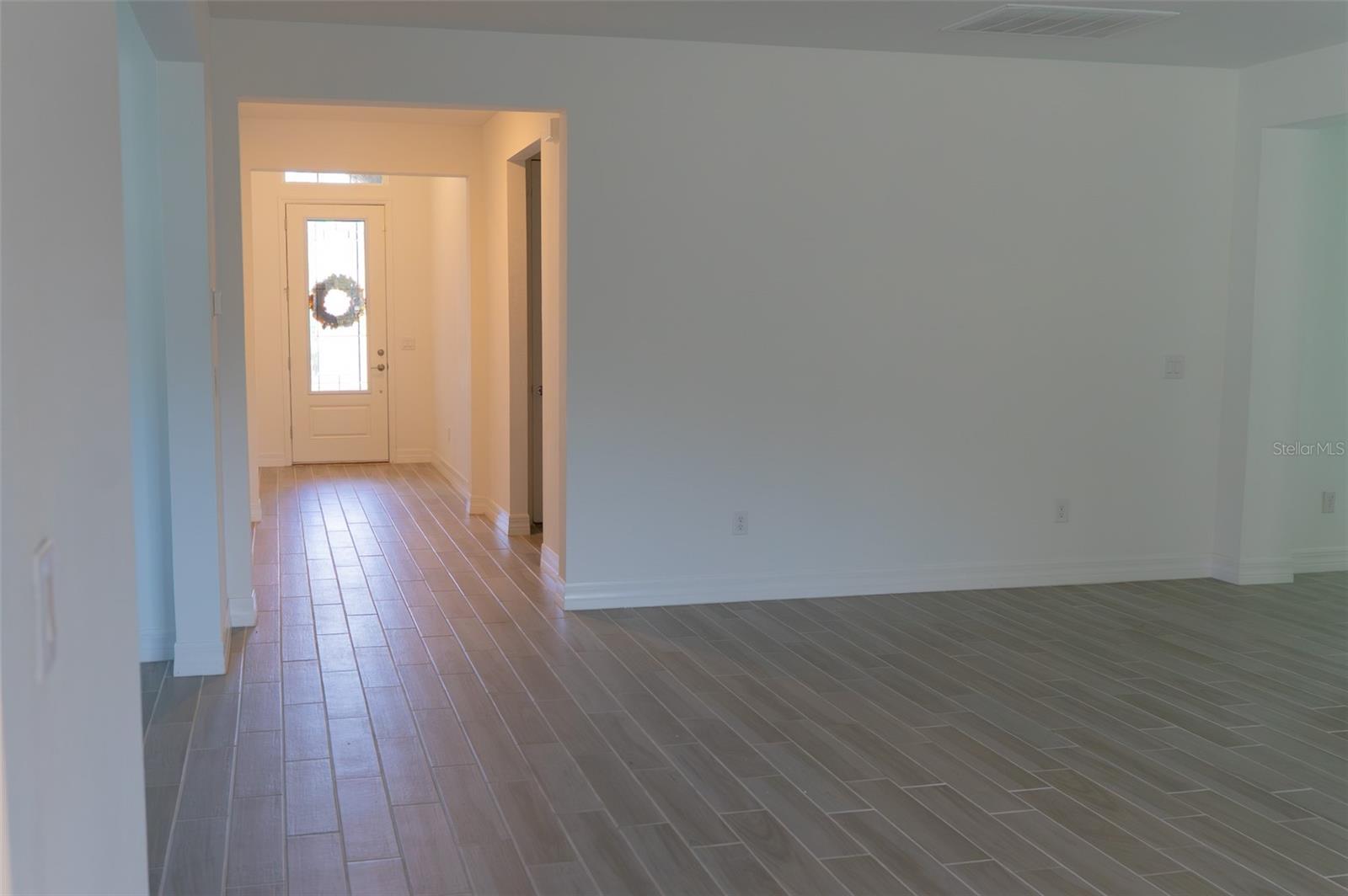 Listing photo id 10 for 4140 13th Terrace