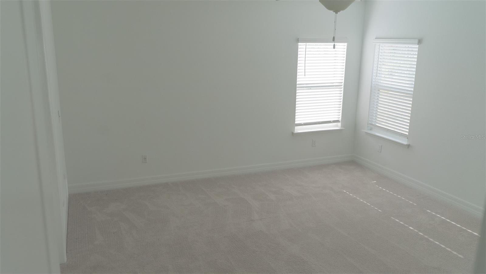 Listing photo id 11 for 4140 13th Terrace