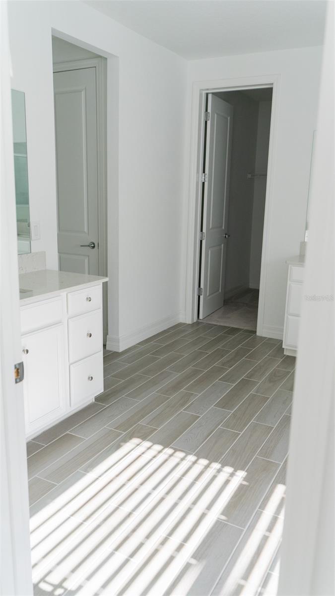 Listing photo id 12 for 4140 13th Terrace