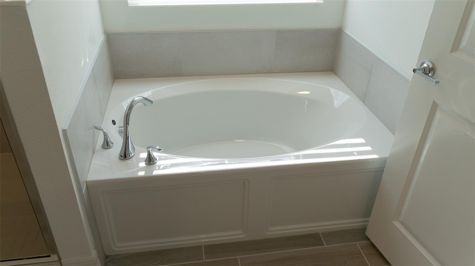 Listing photo id 13 for 4140 13th Terrace