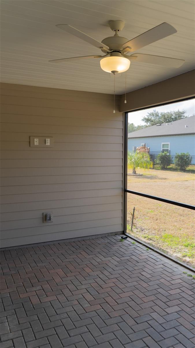 Listing photo id 17 for 4140 13th Terrace