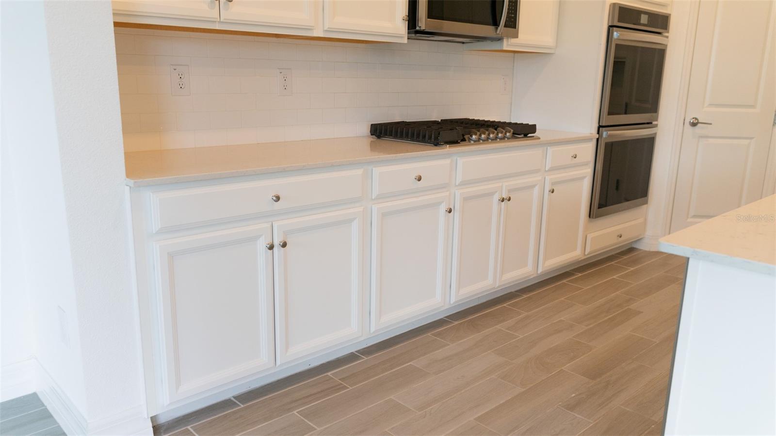 Listing photo id 7 for 4140 13th Terrace