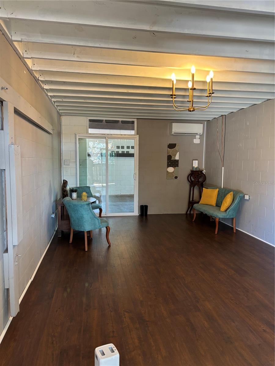 Image 10 of 44 For 21051 42nd Street