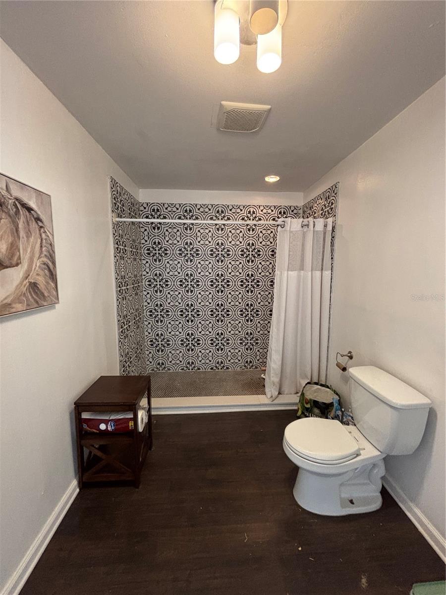 Image 9 of 44 For 21051 42nd Street