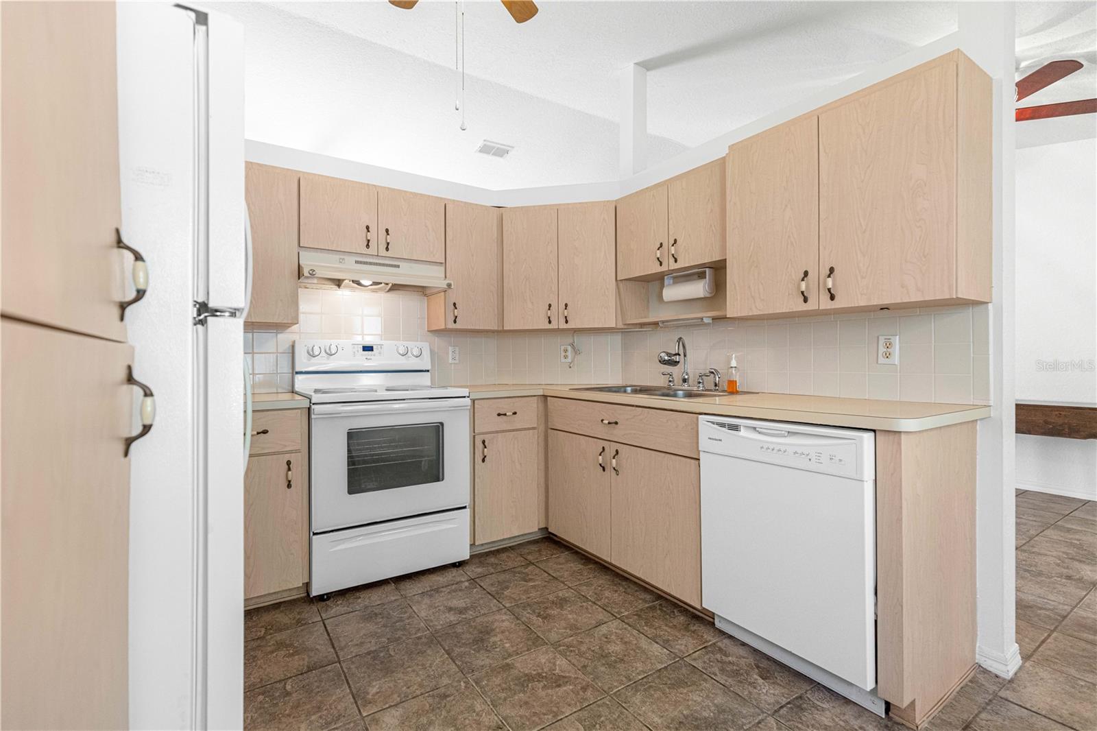 Image 14 of 39 For 6115 104th Street