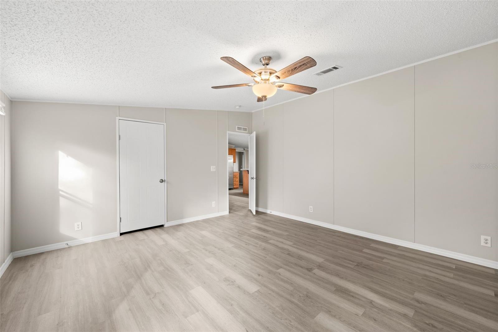 Image 19 of 41 For 11919 23rd Drive