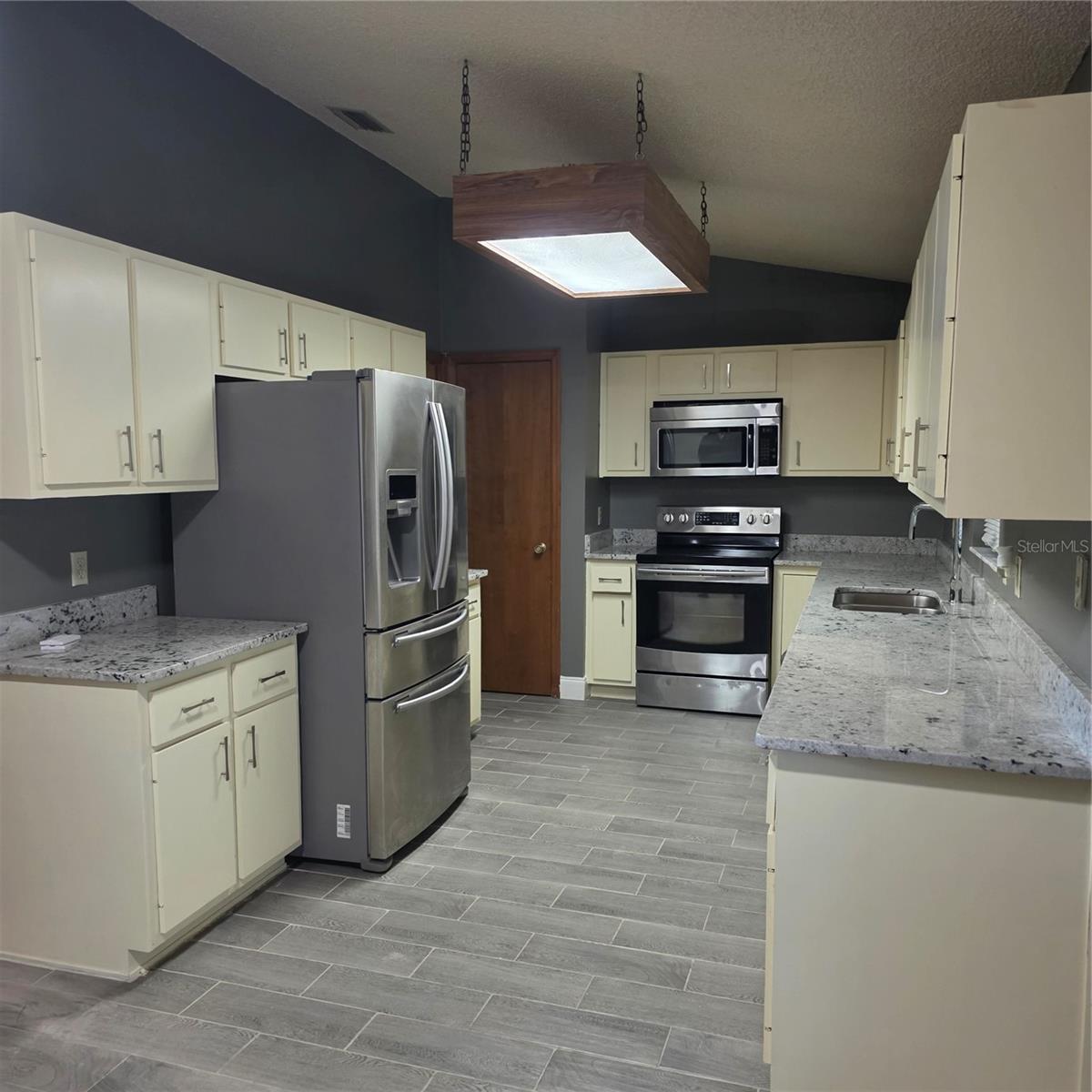 Image 5 of 7 For 15683 46 Circle